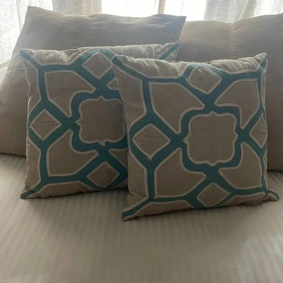 Cream & Teal Throw‎ Pillows - Picture 1 of 3